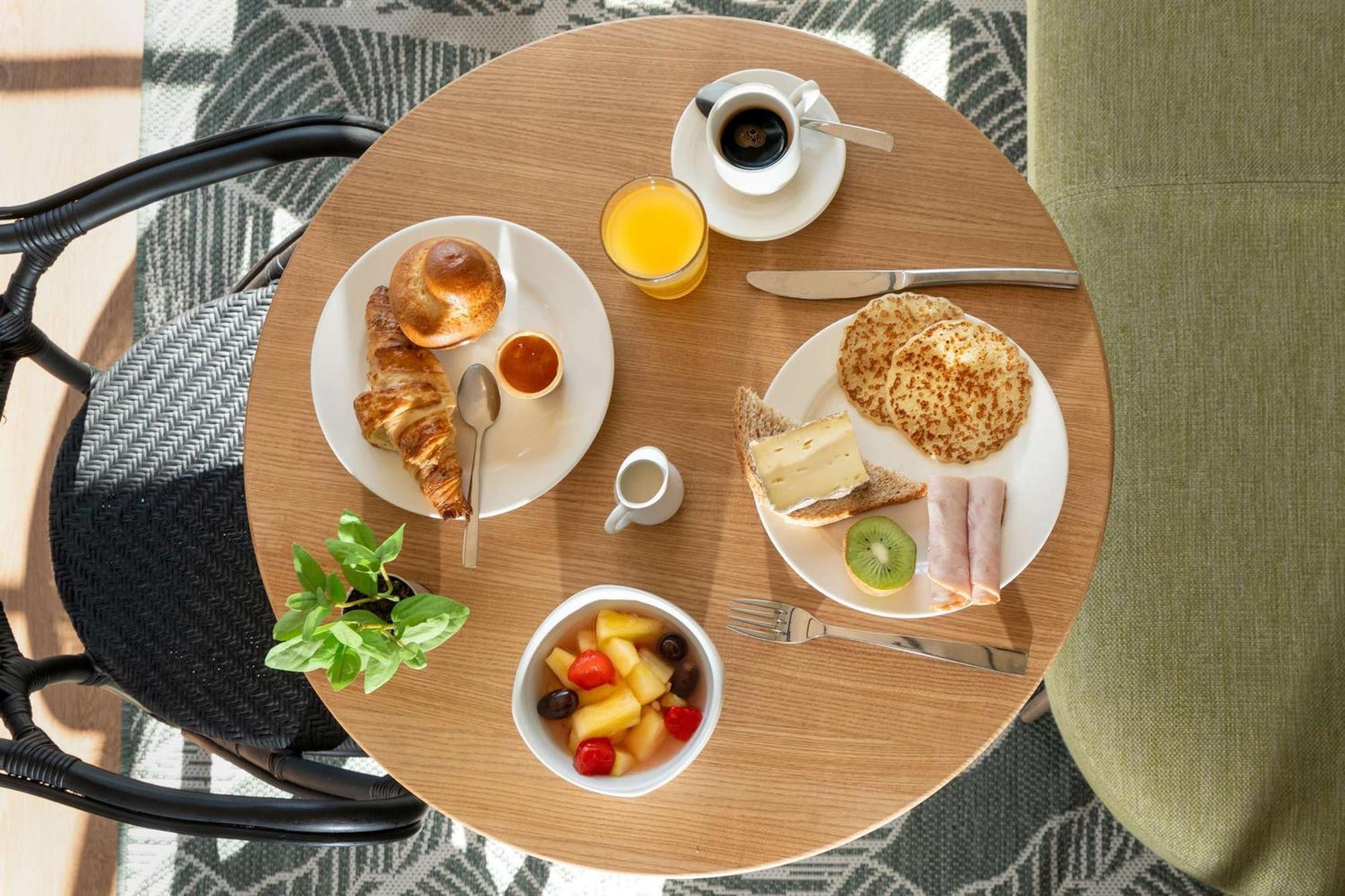 Best Western Bourgoin Jallieu Buitenkant foto